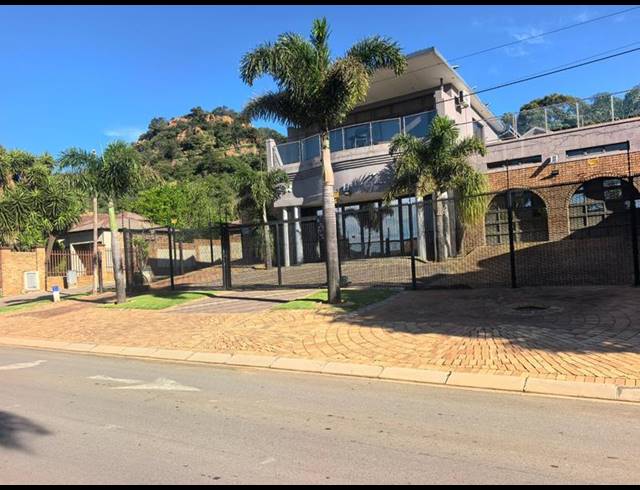 8 BEDROOM HOUSE FOR SALE IN NATURENA
